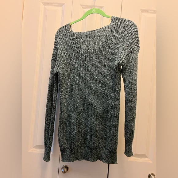 Green sweater - Picture 2 of 3